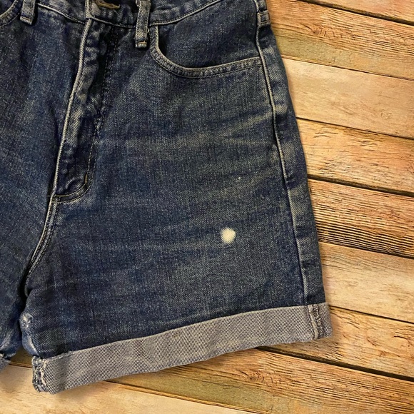 Vintage Guess High Waisted Mom Shorts Size 29 - Picture 3 of 6